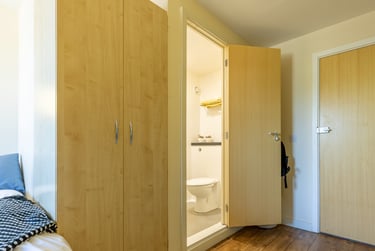 Silver En Suite at Europa, 190 Erskine Street, City Centre, Liverpool, L61AL - Image 7